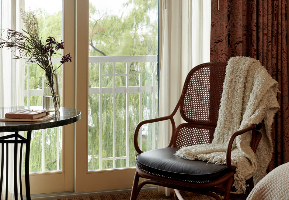 Harbor Grand Guestroom Seating